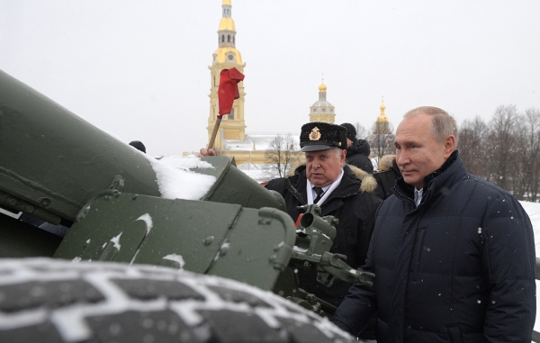 Путин рассказал, что стал лейтенантом как артиллерист  
