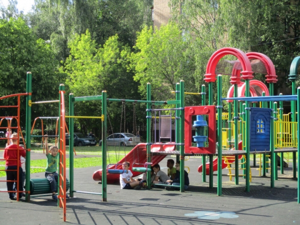Детские площадки в Подмосковье станут безопасными 