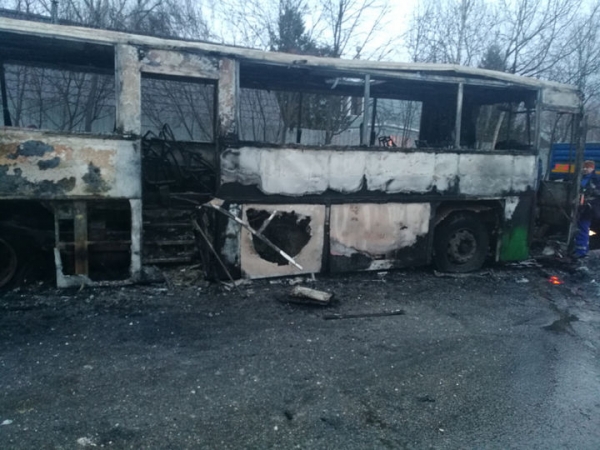 Автобус по дороге в Шереметьево загорелся