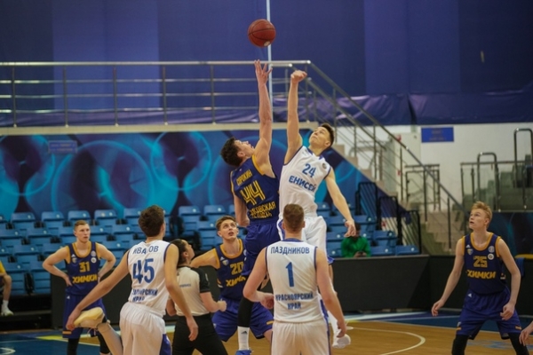 Команда баскетболистов из "Химки-2" вновь победила "Енисей-2" в домашнем матче в рамках Единой молодёжной Лиги ВТБ