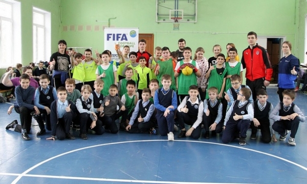 Ученики школы №14 посетили персональный урок футбола от игроков "Химок"⚽