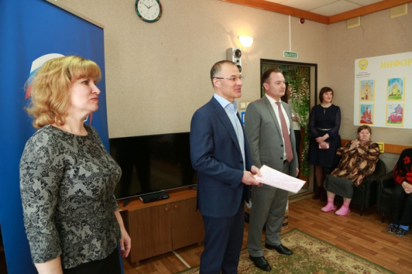 Представители партии «Единая Россия» подарили новые телевизоры каширскому Центру социального обслуживания «Забота»