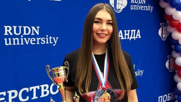 Химкинская спортсменка Марьяна Наумова стала чемпионкой России по пауэрлифтингу среди студентов??