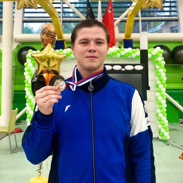 Илья Семин завоевал титул чемпиона России 2019 года по фехтованию на саблях среди молодёжи?