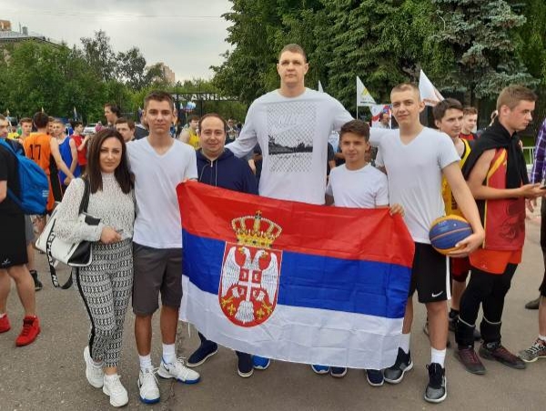 Звезда NBA Тимофей Мозгов открыл международный турнир по стритболу в Химках?