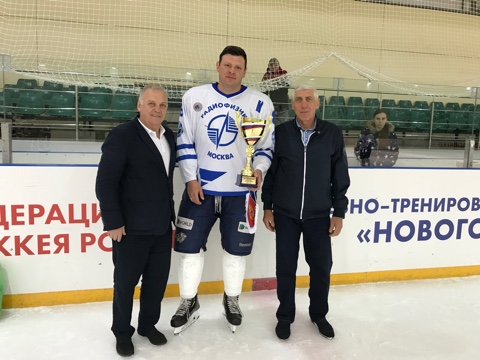 Химкинская «Академия» вновь стала победителем любительского хоккейного турнира на призы газеты «Химкинские новости»??