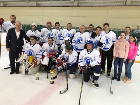 Химкинская «Академия» вновь стала победителем любительского хоккейного турнира на призы газеты «Химкинские новости»??