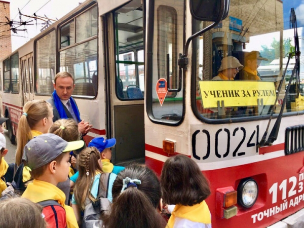 В Химках в рамках проекта «Безопасные дороги» состоялась экскурсия школьников на транспортное предприятие