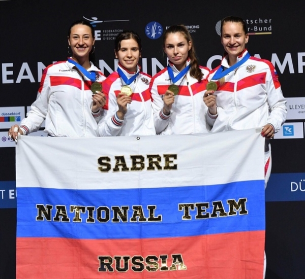 «Мы едем домой с золотом» - финальный укол Яны Егорян принёс сборной России командное золото Чемпионата Европы по фехтованию на саблях??