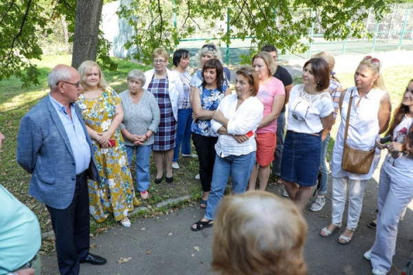 Председатель Совета депутатов г.о. Химки Александр Дряннов проверил готовность школ к новому учебному году