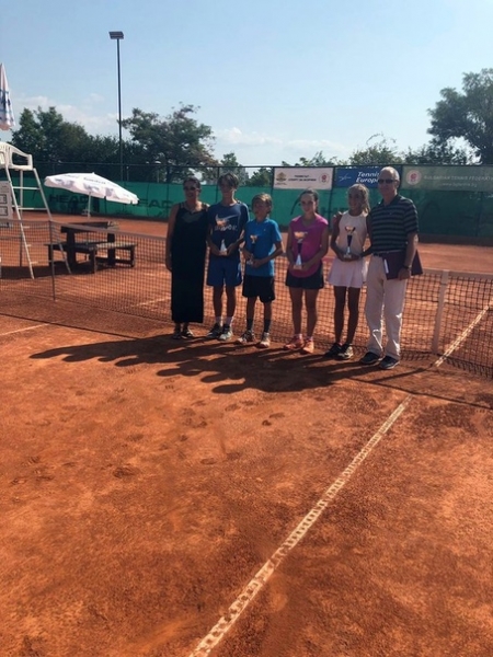 12-летний химкинский теннисист Кузьма Гомзяков завоевал серебро турнира TE1 Reduta Cup 2019 U12 в Болгарии??