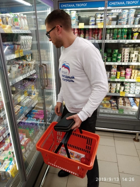 Химкинские активисты «Народного контроля» проверили качество продукции в магазине «Верный»