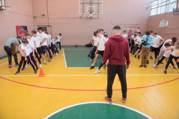 Футболисты «Химок» провели открытую тренировку с химкинскими школьниками