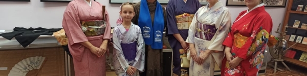 Представление об особенностях кимоно провели химкинские активисты 
 