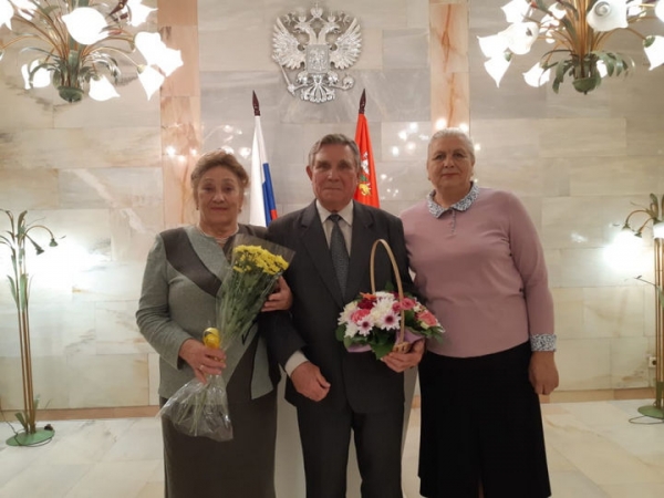 Сотрудники Химкинского управления ЗАГС сердечно поздравили семью Дмитриевских с юбилеем семейной жизни