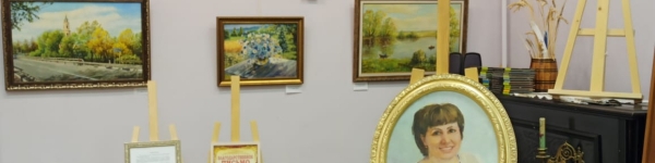 В галерее «Фирст»открылась выставка «Кистью и сердцем»
 