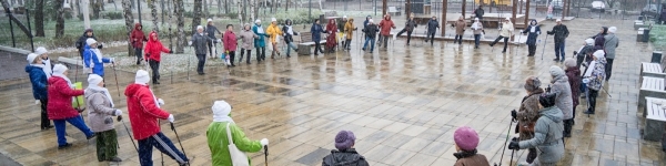 В Химках продолжаются открытые уроки по скандинавской ходьбе 
 