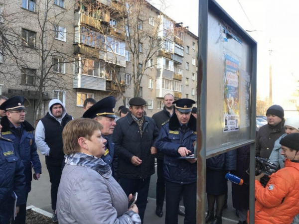 В городском округе Химки инспекторы Госадмтехнадзора Московской области  проверяют информационные стенды на внутридворовых стендах