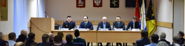 Глава Химок Дмитрий Волошин наградил десятерых сотрудников полиции
 