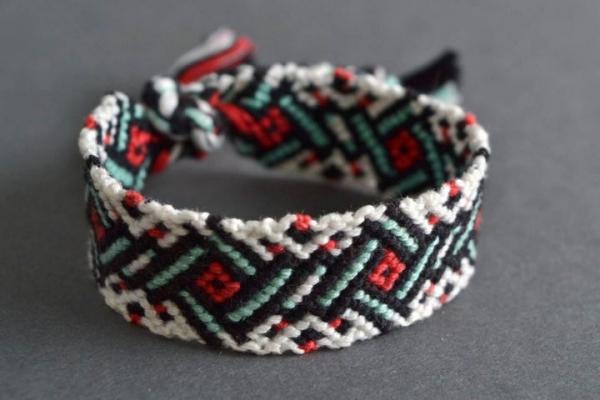 Химчане научатся плетению браслетов из жгутов с добавлением различной фурнитуры