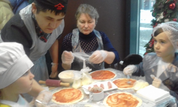 В рамках проекта «Химки – интересно жить!» прошел семейный мастер-класс по приготовлению пиццы