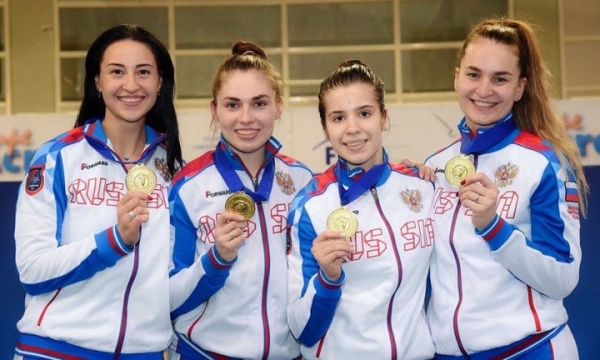 Яна Егорян выиграла золото командного первенства Кубка мира по фехтованию