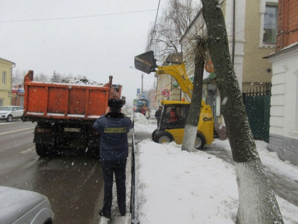 Дежурные экипажи инспекторов Госадмтехнадзора контролируют ход уборки снега в г.о.Химки