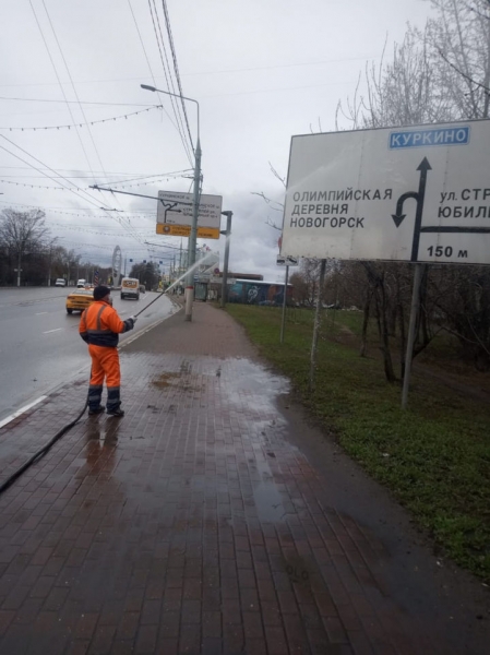 Более 600 дорожных знаков отмыли в Химках за день