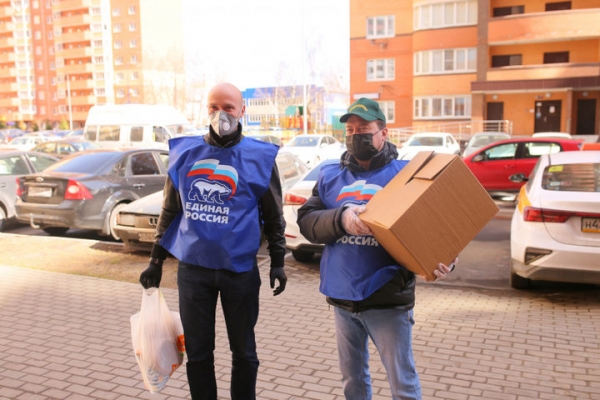 Ветераны Великой отечественной войны получают помощь от химкинских активистов партии «Единая Россия»
