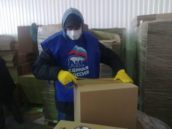 Активисты партии «Единая Россия» собрали 3000 продуктовых наборов для химчан