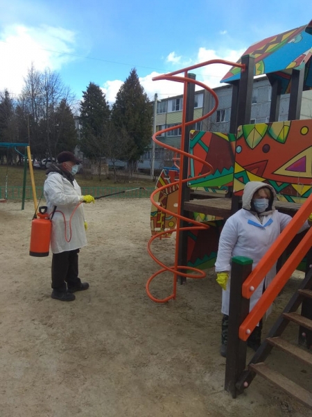 В городском округе Химки проводится дезинфекция детских игровых площадок