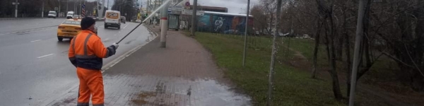Более 600 дорожных знаков отмыли в Химках
 