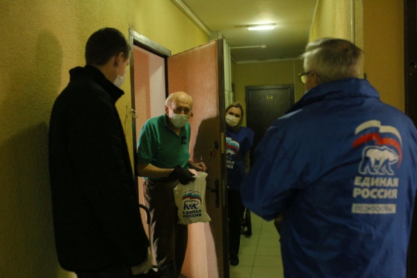 Добровольцы партийно-домового актива «Единой России» ежедневно приходят на помощь