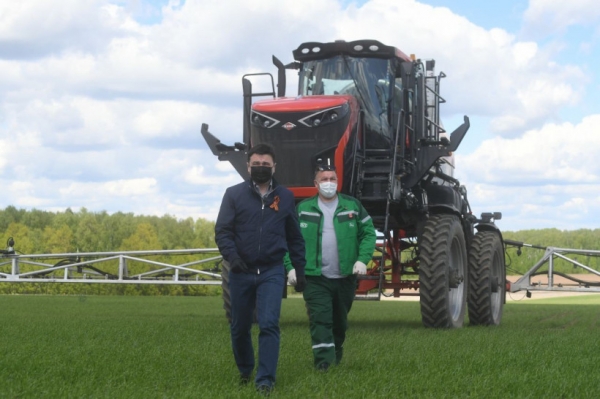 Надежность сельхозмашин в полях городского округа Зарайск сегодня проверил Андрей Воробьёв