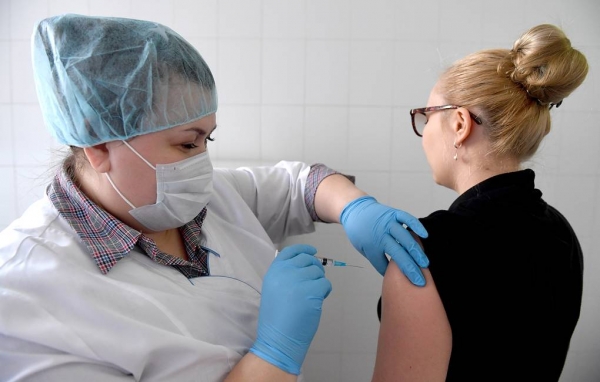 Врачи призывают не отказываться от прививки от гриппа во время пандемии  
