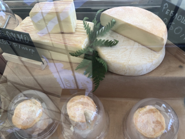 Порядка 2,8 тонн сыра продали подмосковные сыровары в первый день на гастрономическом фестивале «Сыр.Пир.Мир»