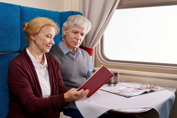 Путешествовать без проблем: пассажиры старше 60 лет могут купить билеты в купе со скидкой 40%