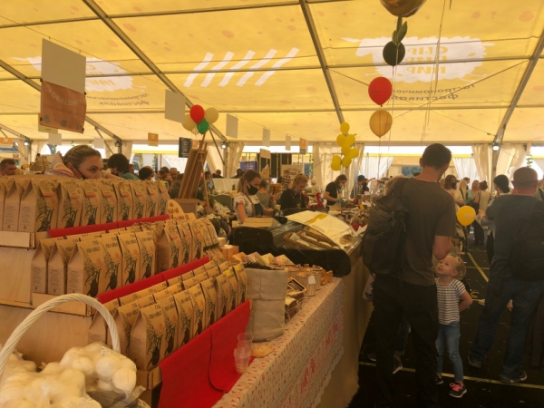 Более 19 тонн сыра и около 30 тонн другой продукции продали подмосковные фермеры на фестивале «Сыр.Пир.Мир»