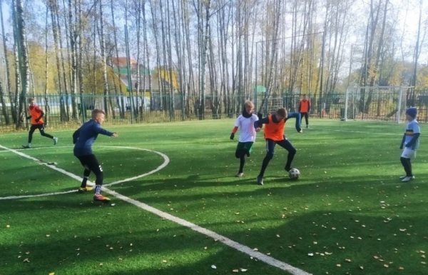 Мини-футбол, турники, стритбол: спортклуб "Виктория" приглашает жителей к участию в двором спорте
