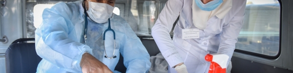 Мобильный пункт вакцинации развернулся около автосалонов в Химках
 