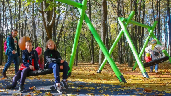 Уникальные детские игровые зоны появились в 6 подмосковных парках