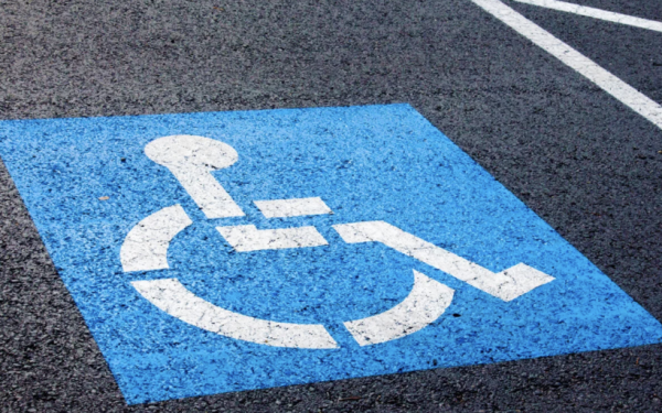 Химчан информируют о бесплатной парковке для инвалидов