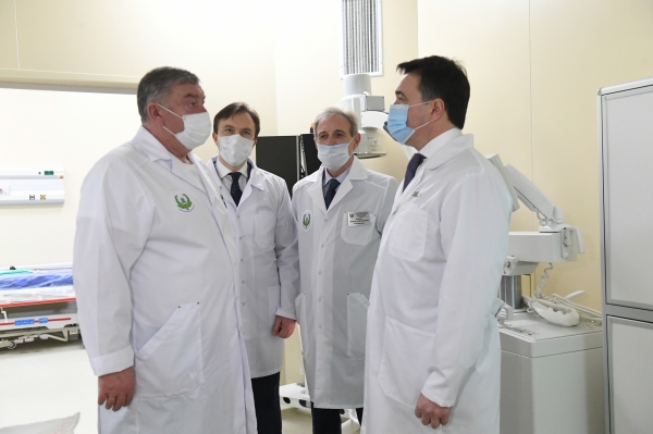 Андрей Воробьев проверил работу нового хирургического центра в Дубне