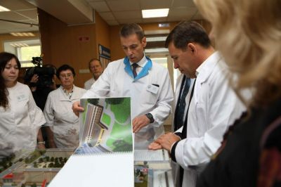 Свердловский Минздрав передумал увольнять главврача детской больницы