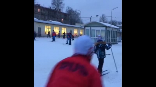 Химкинские спортсмены впервые смогли прокатиться на лыжах на домашнем стадионе "Снежинка" (имени Анфисы Резцовой) - благодаря работе снежных пушек и предзимнему снегопаду наши лыжники провели первые тренировки❄