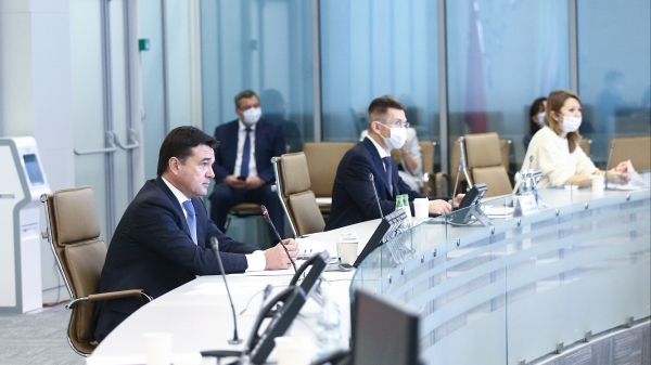 Андрей Воробьев провел совещание с членами правительства и главами округов