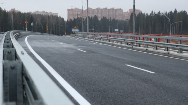 Более 7 тыс. знаков направления поворота установили на опасных участках дорог в Подмосковье