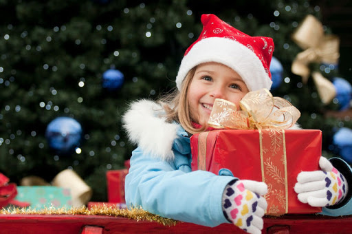В Подмосковье завершилась благотворительная акция «Стань Дедом Морозом!» для детей-сирот г.о.Химки