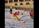 Встаём на лыжи: начинающие лыжники секции горных лыж учатся катанию под руководством тренеров химкинской спортшколы по зимним видам спорта⛷