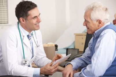 Геронтологи призвали изменить подходы к лечению пожилых пациентов